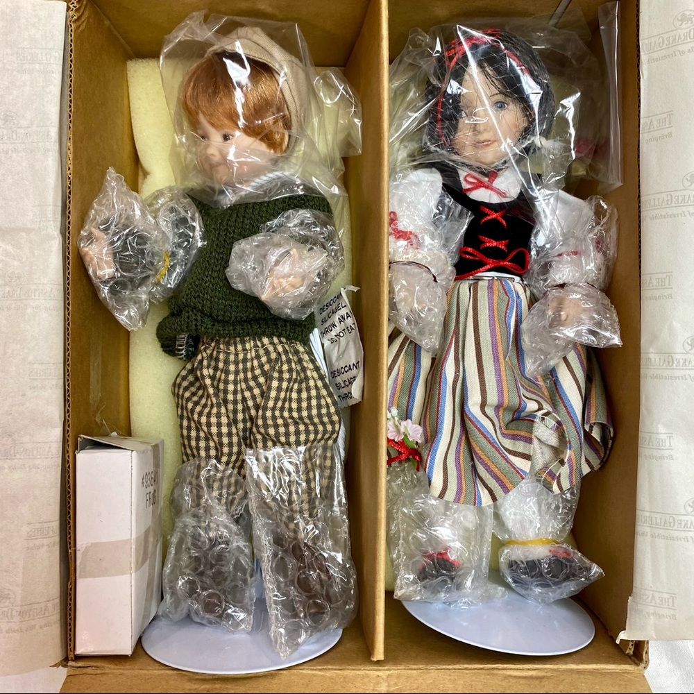 Ashton-Drake Snow White & Friend Porcelain Dolls